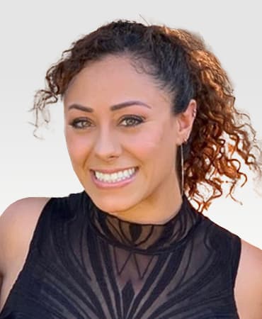 Danielle Thouin headshot